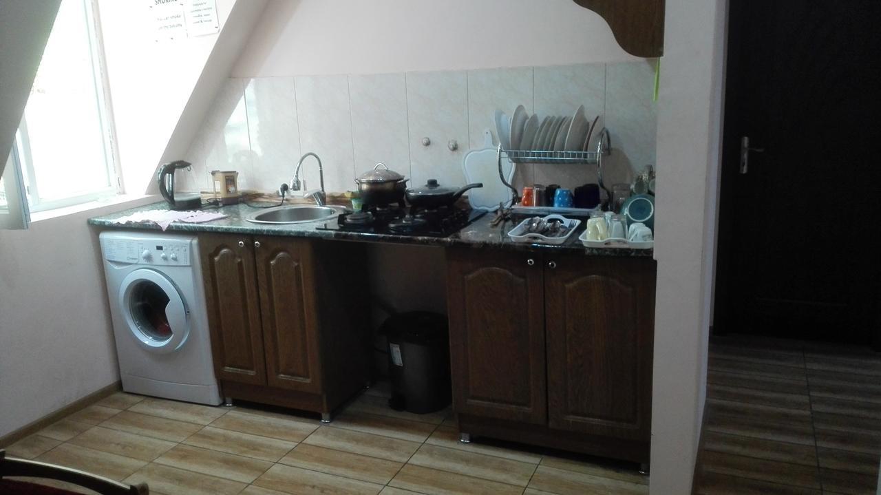 Everyday Cat Hostel Μπατούμι Εξωτερικό φωτογραφία