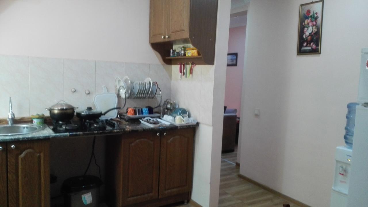 Everyday Cat Hostel Μπατούμι Εξωτερικό φωτογραφία