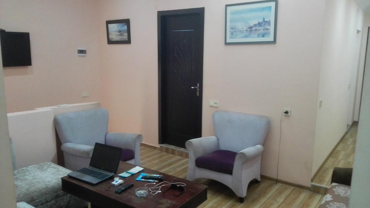 Everyday Cat Hostel Μπατούμι Εξωτερικό φωτογραφία