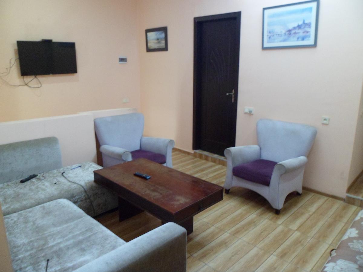 Everyday Cat Hostel Μπατούμι Εξωτερικό φωτογραφία