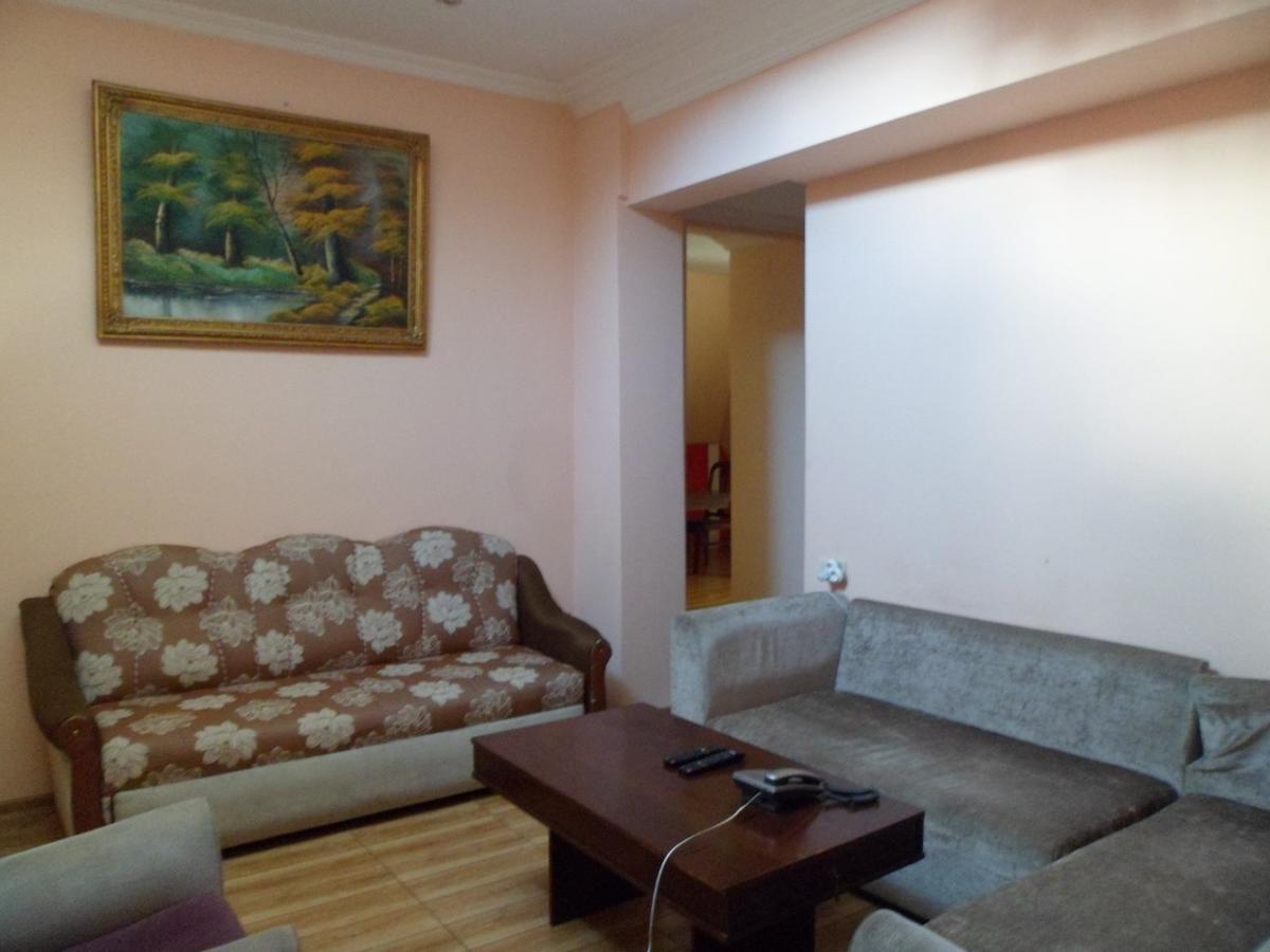 Everyday Cat Hostel Μπατούμι Εξωτερικό φωτογραφία