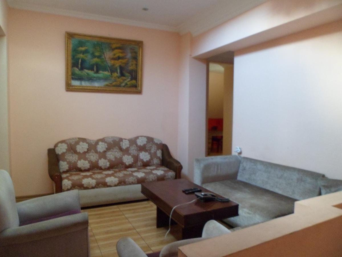 Everyday Cat Hostel Μπατούμι Εξωτερικό φωτογραφία